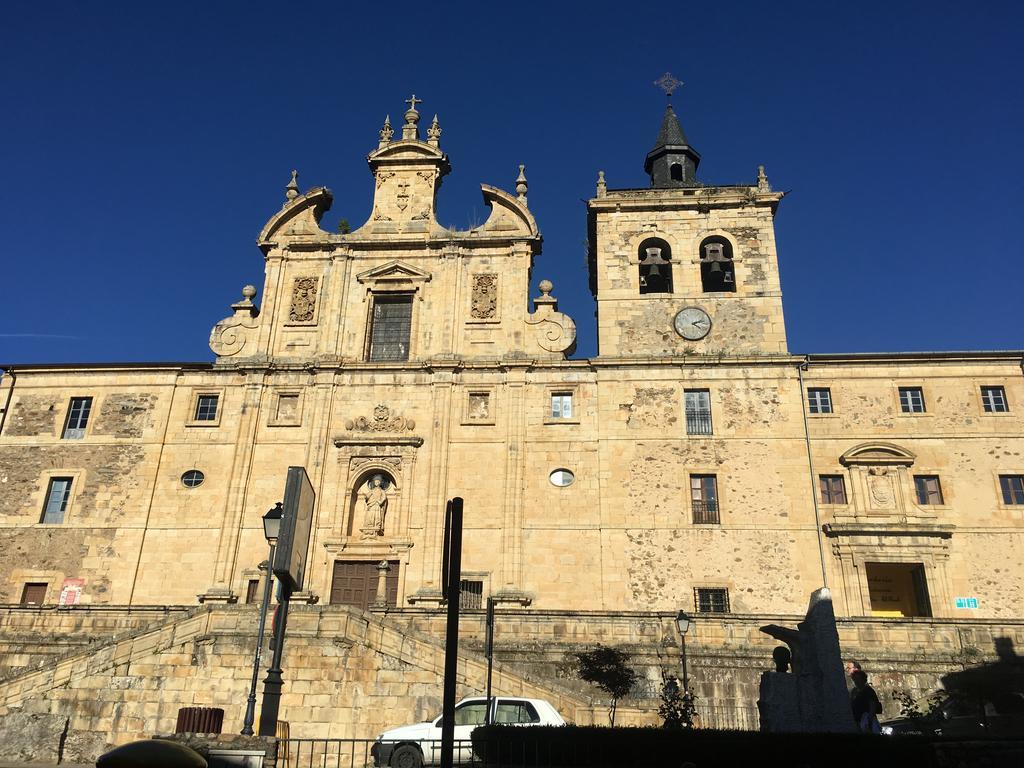 San Nicolas El Real Вилафранка дел Биерсо Екстериор снимка